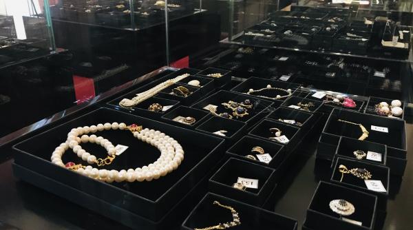 bijuterii de hollywood la licitatie in romania