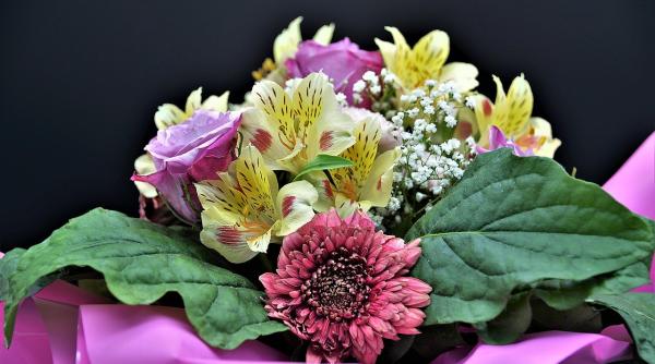 la multi ani de sf nicolae cati romani isi serbeaza astazi onomastica si legenda sfantului nicolae