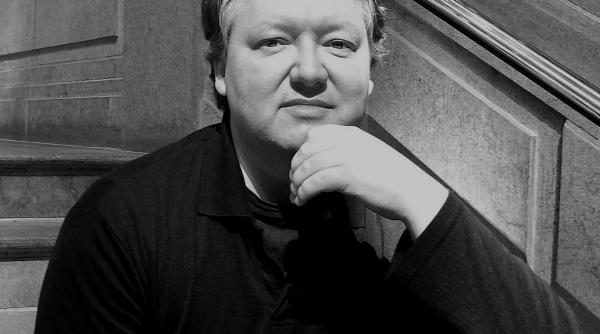 unul dintre cei mai premiati scriitori canadieni denis theriault vine in romania pe 11 decembrie