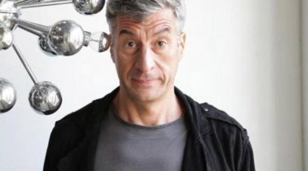 cine este maurizio cattelan