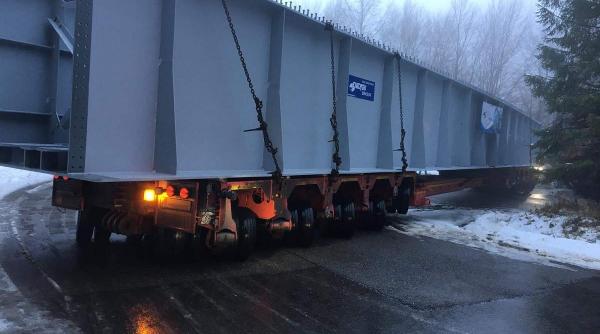 circulatia pe dn 1a este blocata un transport agabaritic nu poate trece de o curba