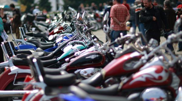 comertul auto moto a accelerat la 10 luni