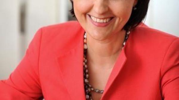 constantin chiriac acorda la bruxelles premiul special fits excelentei sale dnei luminita odobescu reprezentant permanent al romaniei la uniunea europeana