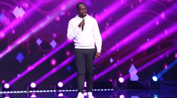 mukinka castigatorul iumor este indragostit de romania am venit din curiozitate dar mi am dat seama ca aici ma simt cel mai mult acasa