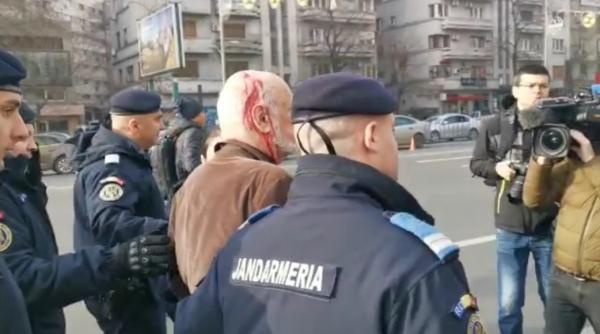 gelu voican voiculescu agresat in piata universitatii in timp ce participa la comemorarea revolutiei din 1989