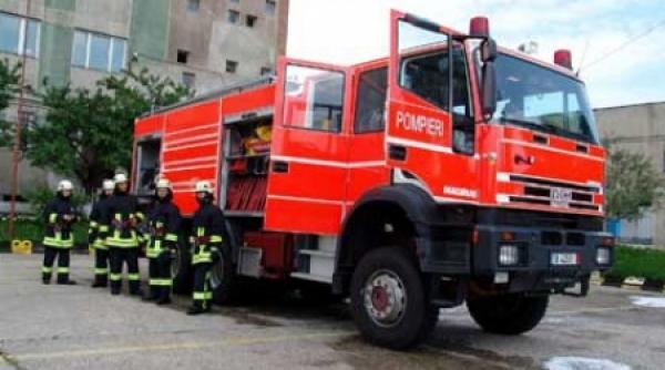pompierii solicitati sa intervina intr un bloc din ploiesti unde se simte un miros intepator