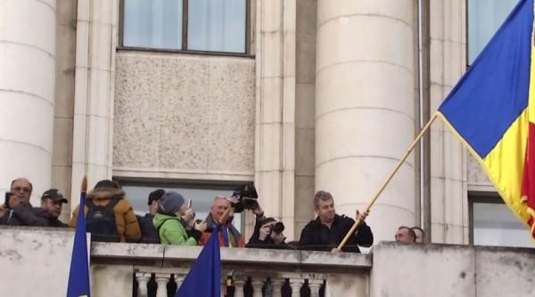 portile fostului comitet central al pcr deschise vizitatorilor in prezenta ministrului marcel vela