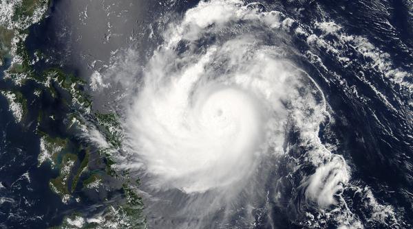 craciunul filipinezilor stricat de trecerea taifunului phanfone