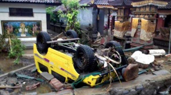 tragedie in indonezia 35 de persoane au murit intr un accident de autobuz