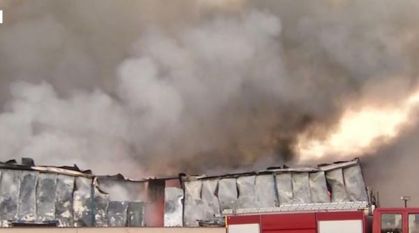 update incendiul de la afumati a fost stins au intervenit 25 de autospeciale si peste 100 de pompieri