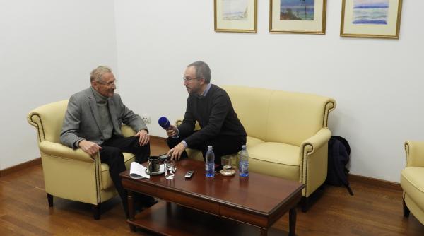 emil constantinescu un moment rar al istoriei cand oamenii sunt gata sa si dea libertatea si viata pentru idealuri morale