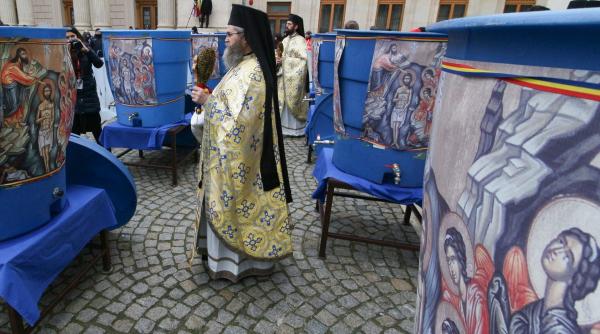 apa sfintita din parcul gradina maicii domnului