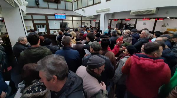 cozi si imbulzeala pentru plata taxelor