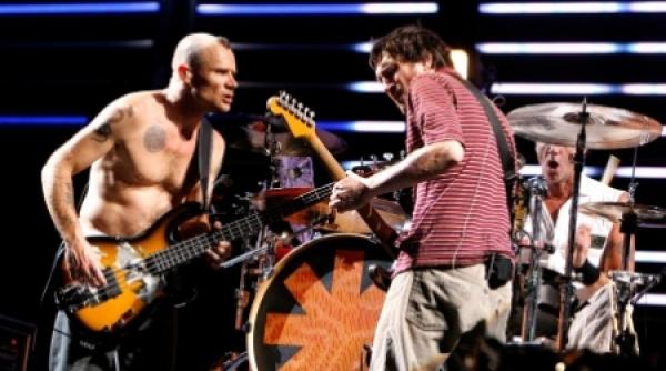red hot chilli peppers pregateste un nou album