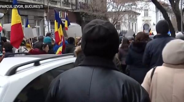 protest emotionant inainte de judecata lui gheorghe dinca oamenii cer sa se faca dreptate in privinta celor doua adolescente disparute