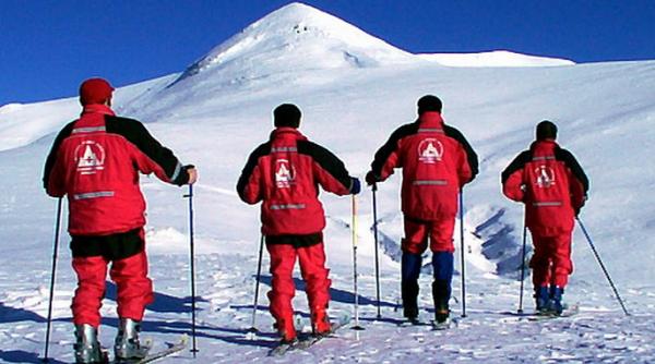 peste 500 de turisti salvati de echipele salvamont in statiunile montane in luna decembrie