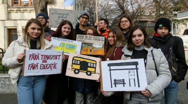 elevii au protestat in fata mec