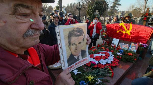 galerie foto imagini de la mormantul lui nicolae ceausescu