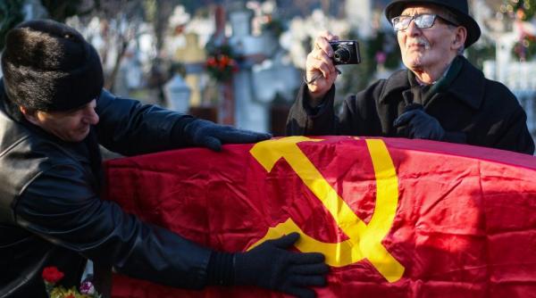 omagiu la mormantul lui ceausescu