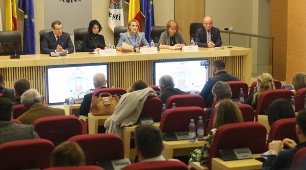 scoli inchise si masti pe fata in autobuze