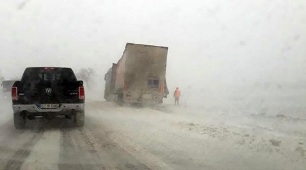 un autocar cu turisti romani blocat in bulgaria din cauza zapezii