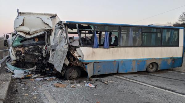 accident teribil de autobuz in bistrita o persoana a murit si alte cinci au fost ranite
