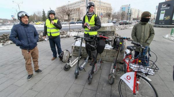 protest cu trotinetele electrice la palatul victoria