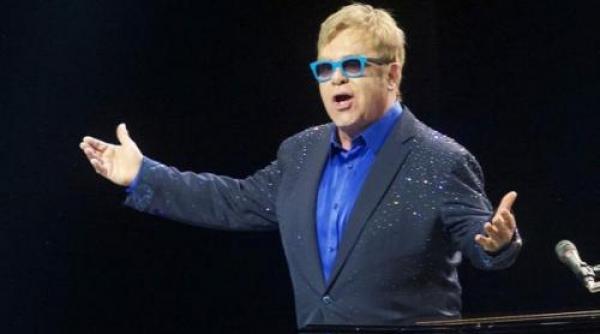 elton john si a pierdut vocea in mijlocul unui concert