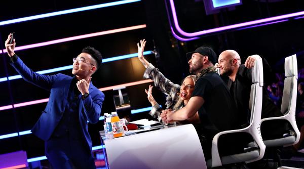 un numar de magie digitala va ului juratii in prima editie din noul sezon iumor umanitatea se indreapta catre digital cu toate fortele