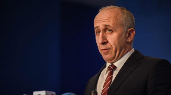 directorul cfr calatori cu caciula in mana la guvern