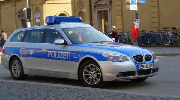 o sofer a intrat cu masina intr o multime in germania zeci de persoane au foat ranite