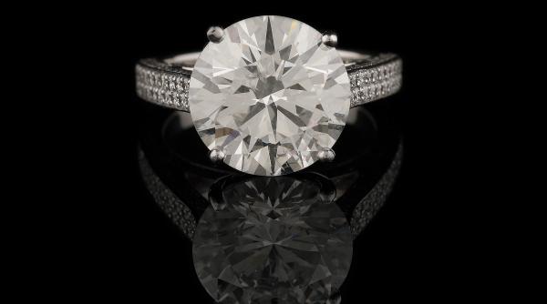 cel mai mare diamant din romania de vanzare licitatia de bijuterii in valoare de 2 milioane de euro