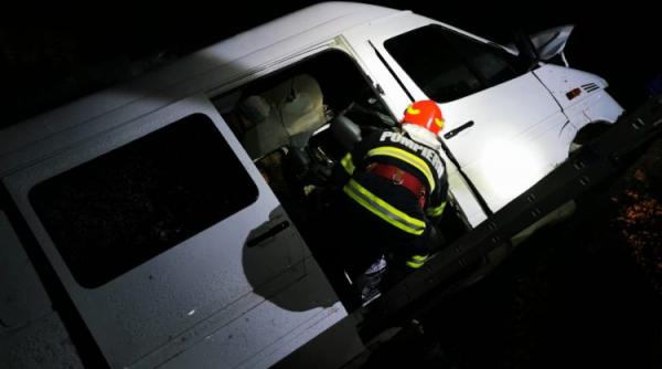 un microbuz cu persoane care urmau sa ajunga in anglia a cazut in raul bicaz