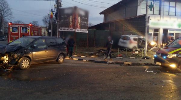 accident grav in prahova in aceasta dimineata o ambulanta cu cinci pacienti implicata intr o ciocnire o persoana a murit alte 4 sunt ranite