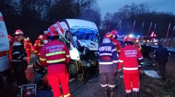 tragedie pe dn1 doi oameni dintr un microbuz au murit
