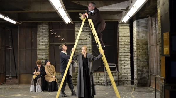 teatru de razboi primul spectacol oferit online in cadrul unei colectii virtuale cu cele mai bune spectacole