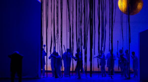 rusia improvizeaza reprezentatii cu cate un spectator la un teatru de opera si balet