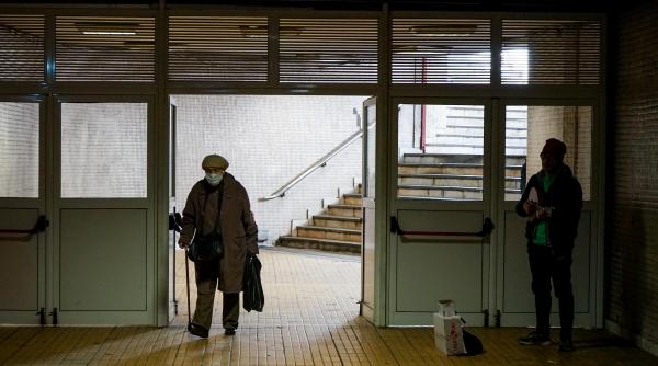 s a imbolnavit un vecin de bloc cati locatari intra in carantina