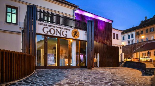 teatrul gong e alaturi si de cei mai in varsta din comunitatea noastra