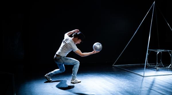 staiacasa incepe spectacolul glo se alatura initiativei unteatru si transmite gratuit spectacolul eine kleine nachtmusik