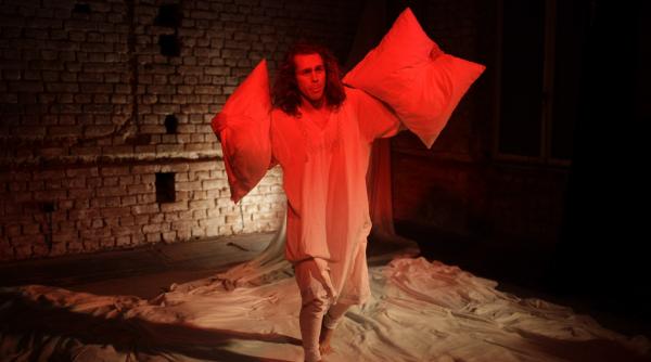 stamacasa hai la spectacol poezia visului de miriam raducanu continua seria de spectacole unteatru oferite de glo