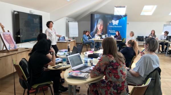 scoli in care invatamantul digital se alatura celui clasic