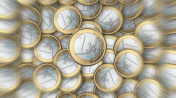 datoria urca investitiile se prabusesc