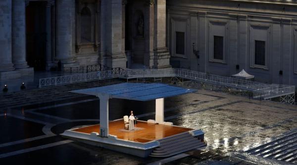 papa francisc avertizeaza ca este periculoasa indepartarea credinciosilor de biserica