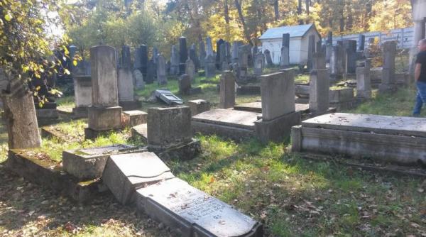 un cimitir a fost vandalizat de paste in judetul galati
