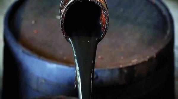 piata mondiala a petrolului ingenuncheata de prabusirea cererii