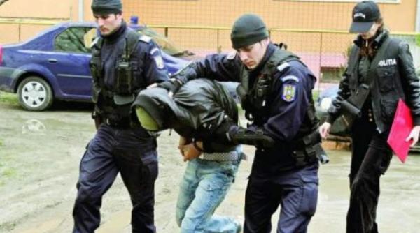 politisti din sibiu loviti cu pietre si furci de mai multe persoane care nu respectau distantarea sociala