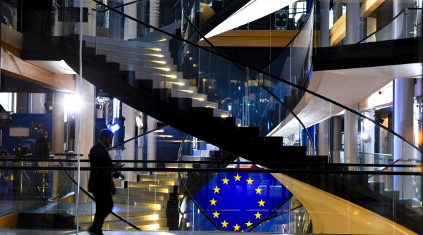 ue nu ar fi cedat in fata chinei