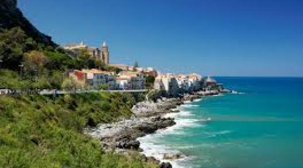 o insula din italia plateste o parte din vacanta pentru turistii care o viziteaza dupa criza