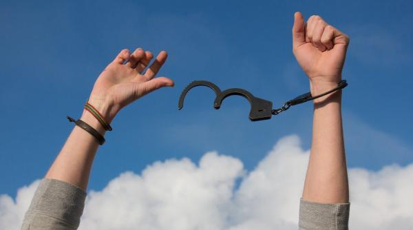 celebru hipnoterapeut ne invata cum sa depasim dependenta